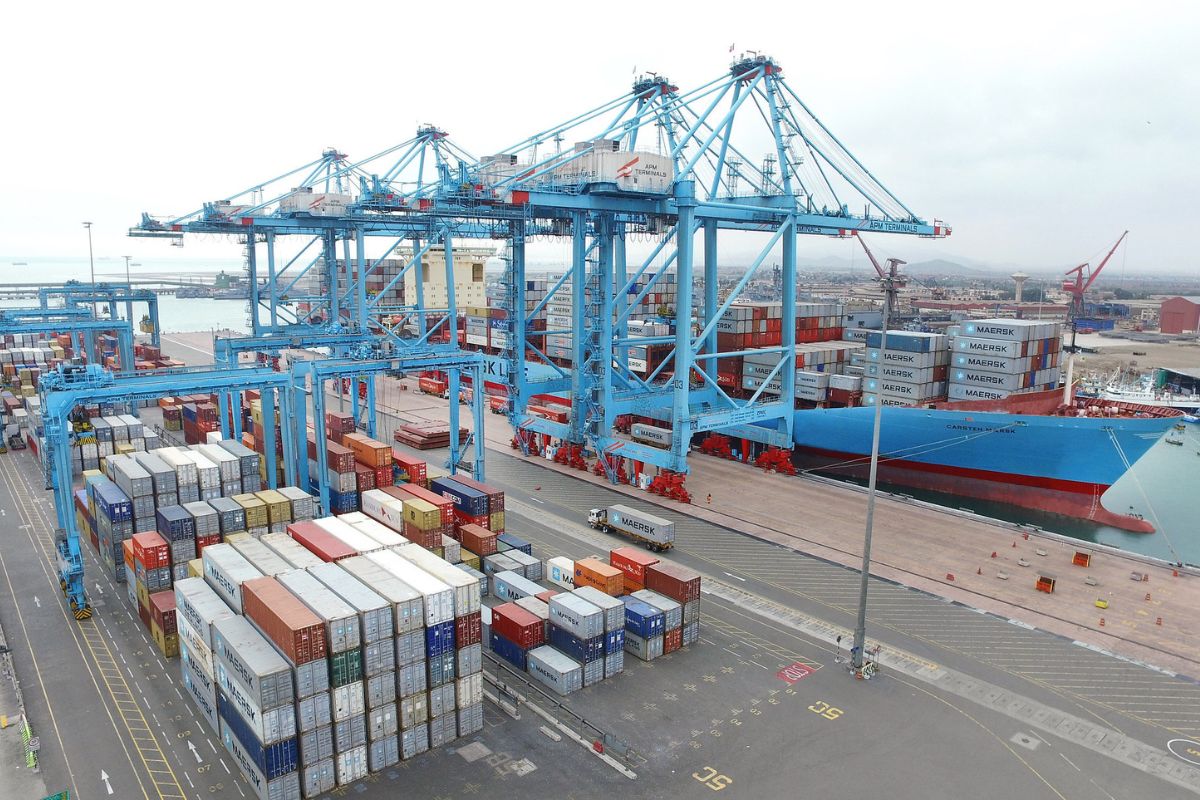 Peru port terminal adds electric cranes World Grain