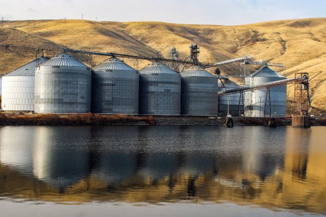 Snake River_grain silos_©EGIADONE - STOCK.ADOBE.COM_e.jpg