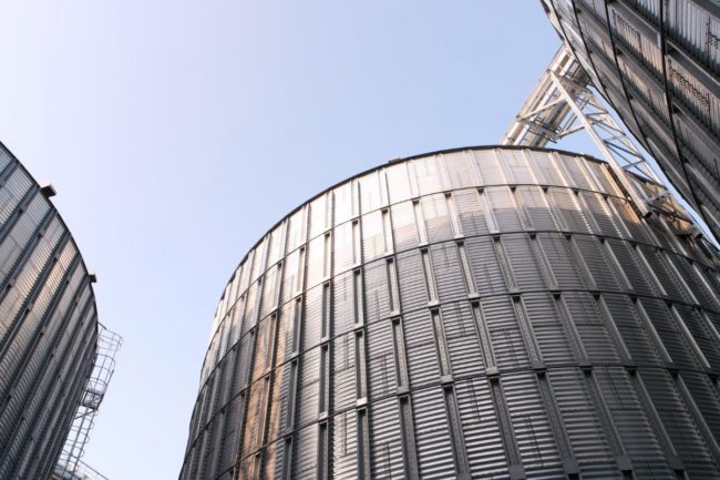 steel grain storage elevator_©DENISPRODUCTION.COM - STOCK.ADOBE.COM_e.jpg