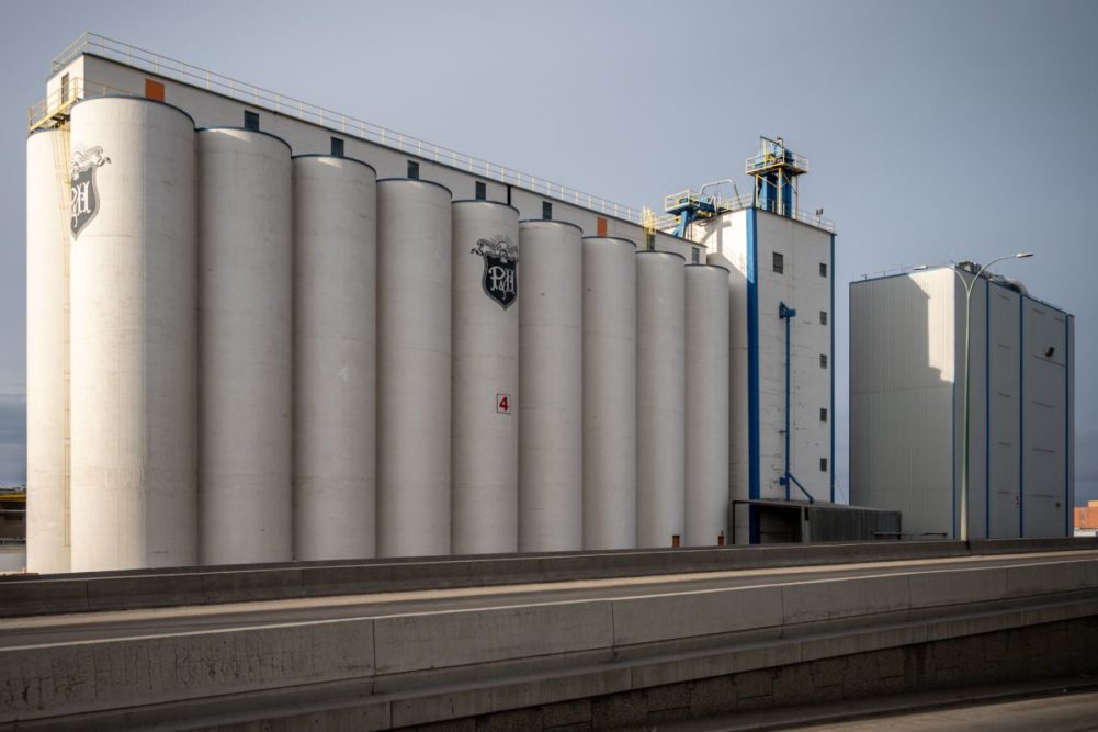 Parrish Heimbecker grain terminal_©JEFF WHYTE - STOCK.ADOBE.COM_e.jpg