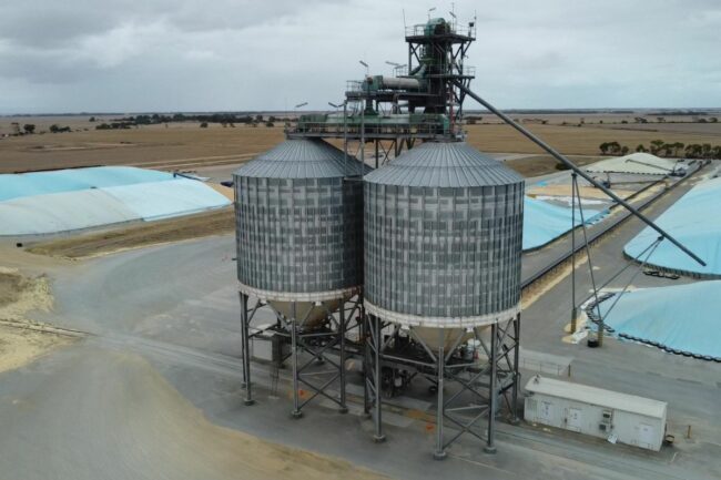 GrainFlow Mallala site with fast rail loader_©VITERRA_e.jpg