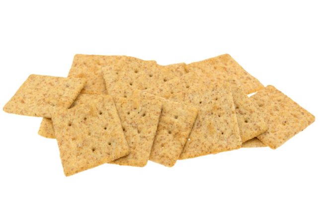 whole wheat crackers_©BERT FOLSOM - STOCK.ADOBE.COM_e.jpg