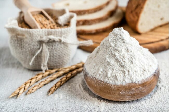 wheat flour bread_©MAKSIM SHEBEKO - STOCK.ADOBE.COM_e.jpg