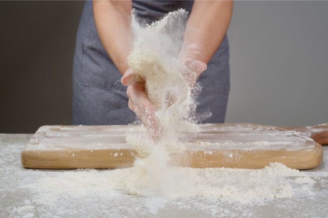 flour_©VLAD ANTONOV - STOCK.ADOBE.COM_e.jpg