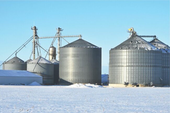 Steel grain bins_©STEVERTS - STOCK.ADOBE.COM_e.jpg