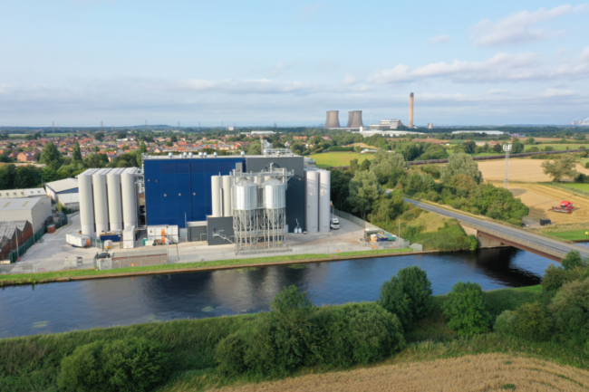 The new plant, built for the UK’s largest miller Whitworth Bros. Ltd., is situated in the north of England at Whitley Bridge in Yorkshire. Photo courtesy of Bühler.