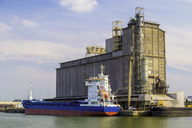 grain-barge_AdobeStock_91024210_E.jpg